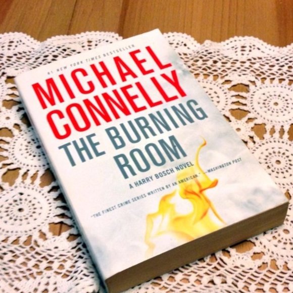 3 for $10 book sale! Murder Mystery - The burning room, Connelly - Picture 1 of 7